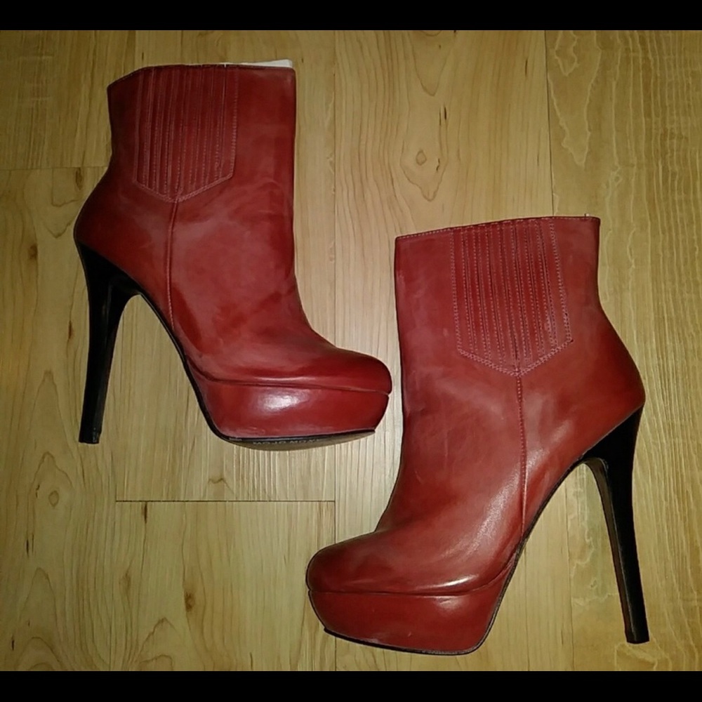 “Lennon” by Mojo Moxy